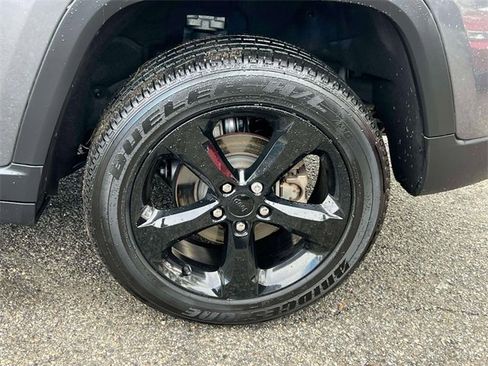 Certified 2023 Jeep Grand Cherokee Altitude image 9