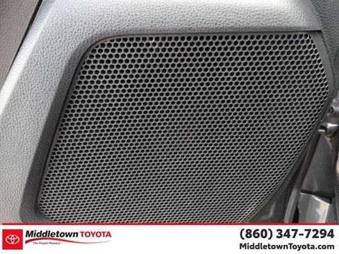 Used 2025 Toyota Highlander XLE AWD/4WD image 13