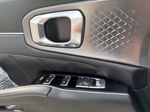 Used 2023 Kia Sorento SX image 11