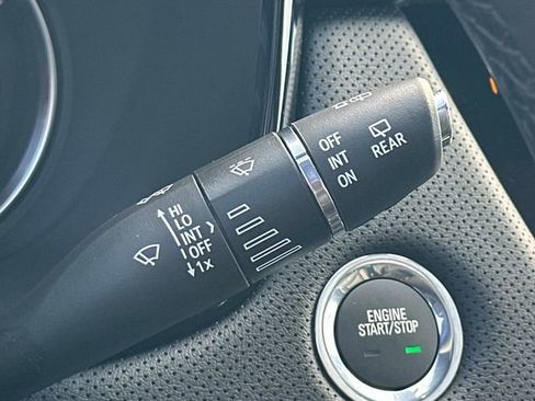 Used 2025 Cadillac XT6 Luxury image 10