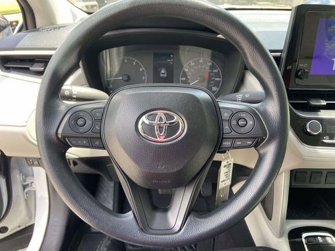 Used 2025 Toyota Corolla Cross L FWD image 31