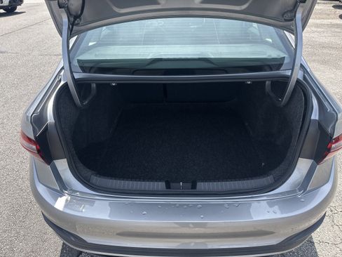 Used 2025 Volkswagen Jetta SE FWD image 18
