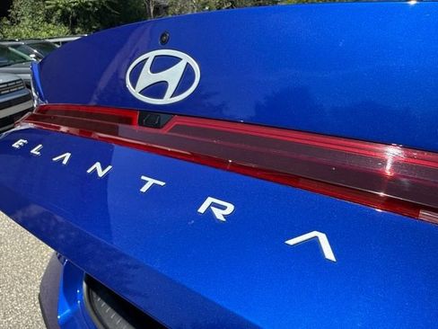 Used 2024 Hyundai Elantra SEL FWD image 11