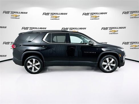 Used 2023 Chevrolet Traverse LT w/ LT Premium Package image 8