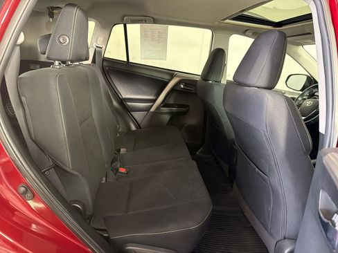 Used 2018 Toyota RAV4 XLE AWD/4WD image 30