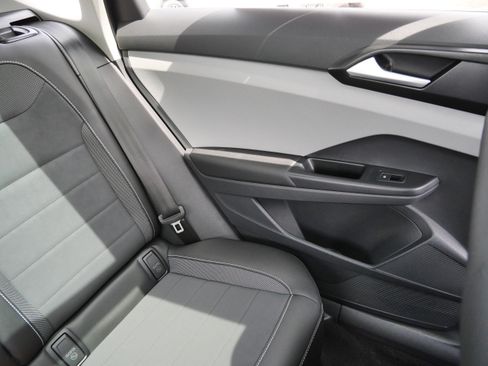 Certified 2023 Volkswagen Taos SE w/ Panoramic Sunroof Package AWD/4WD image 14