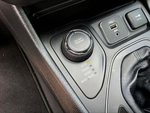 Certified 2022 Jeep Cherokee Latitude Lux AWD/4WD image 30