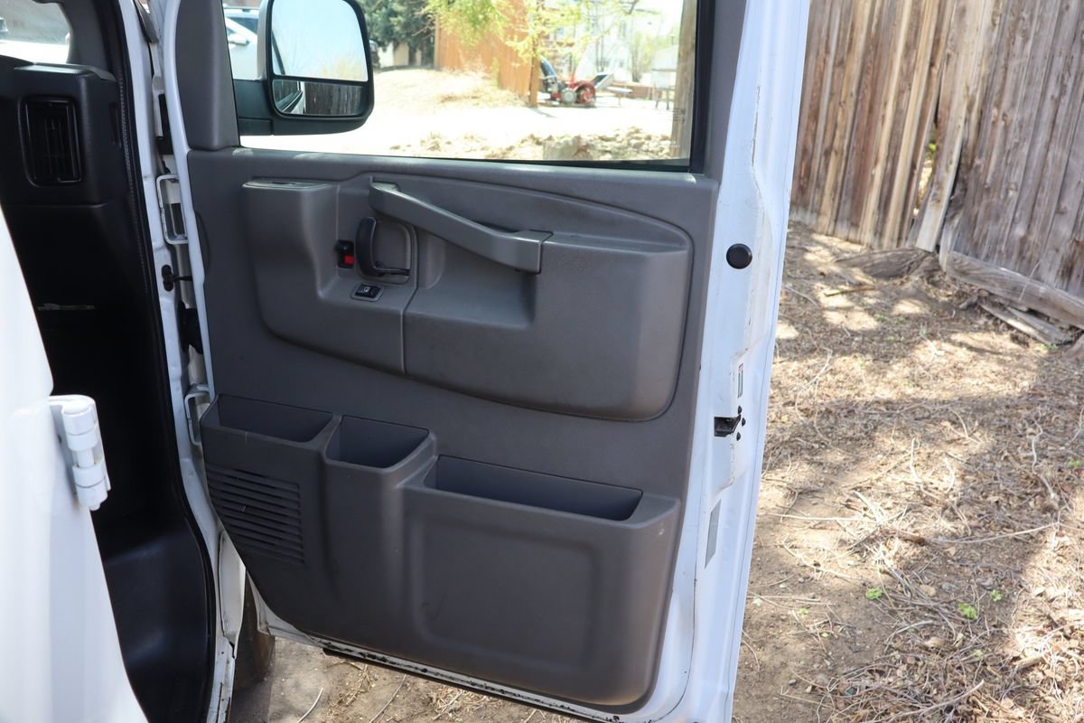 Used 2017 Chevrolet Express 3500 LT RWD image 27