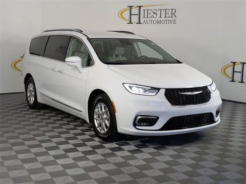 Certified 2021 Chrysler Pacifica Touring-L image 2