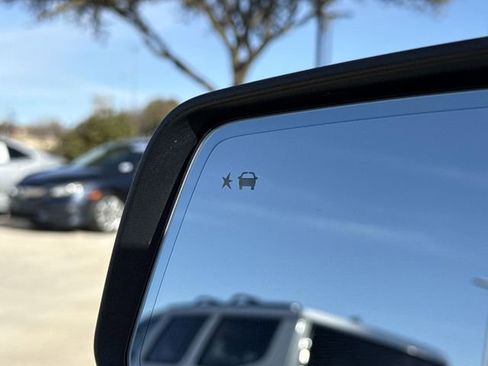 Used 2022 GMC Acadia SLT w/ Technology Package image 21