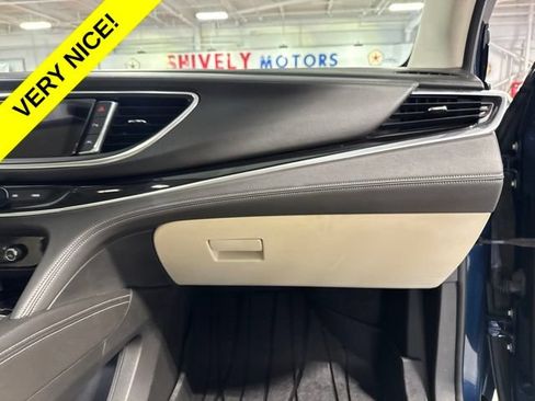Used 2022 Buick Enclave Avenir w/ Avenir Technology Package AWD/4WD image 44
