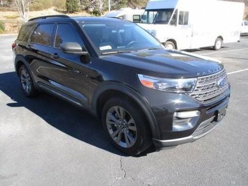 Used 2021 Ford Explorer XLT w/ Equipment Group 202A image 2