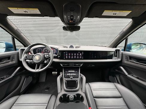 Certified 2025 Porsche Cayenne GTS AWD/4WD image 6
