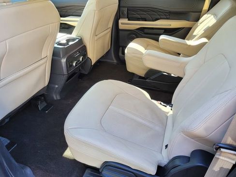Used 2023 Ford Expedition Max Platinum AWD/4WD image 17