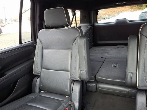 Used 2021 GMC Yukon XL SLT w/ SLT Luxury Plus Package image 18