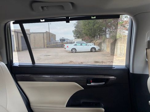 Used 2024 Toyota Highlander Limited image 41