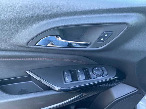 Used 2024 Chevrolet Trax RS w/ Sunroof Package image 22