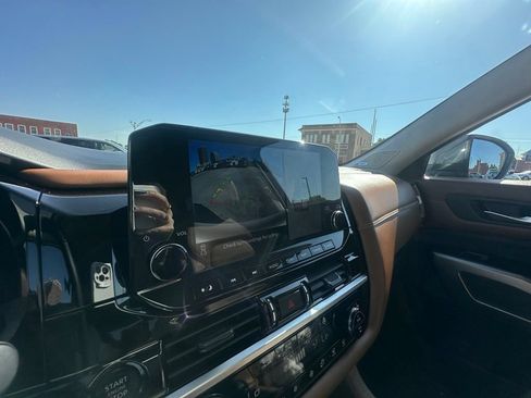 Certified 2025 Nissan Pathfinder Platinum AWD/4WD image 29