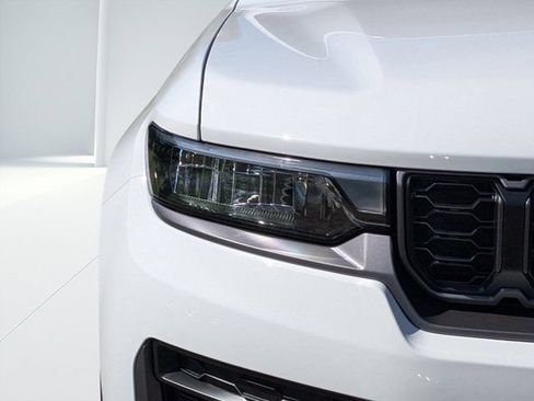 New 2026 Jeep Grand Cherokee Altitude RWD image 9