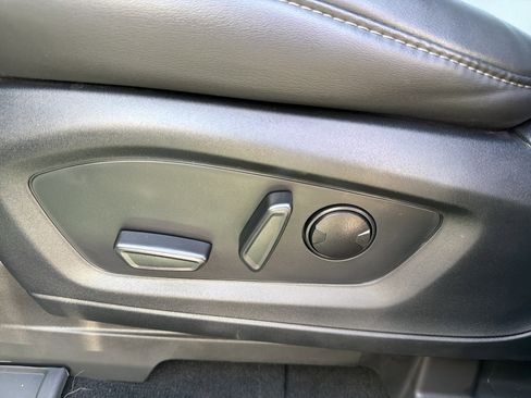 Used 2022 Ford Explorer XLT w/ Equipment Group 202A AWD/4WD image 11
