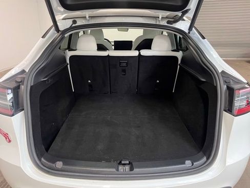 Used 2024 Tesla Model Y Long Range image 14