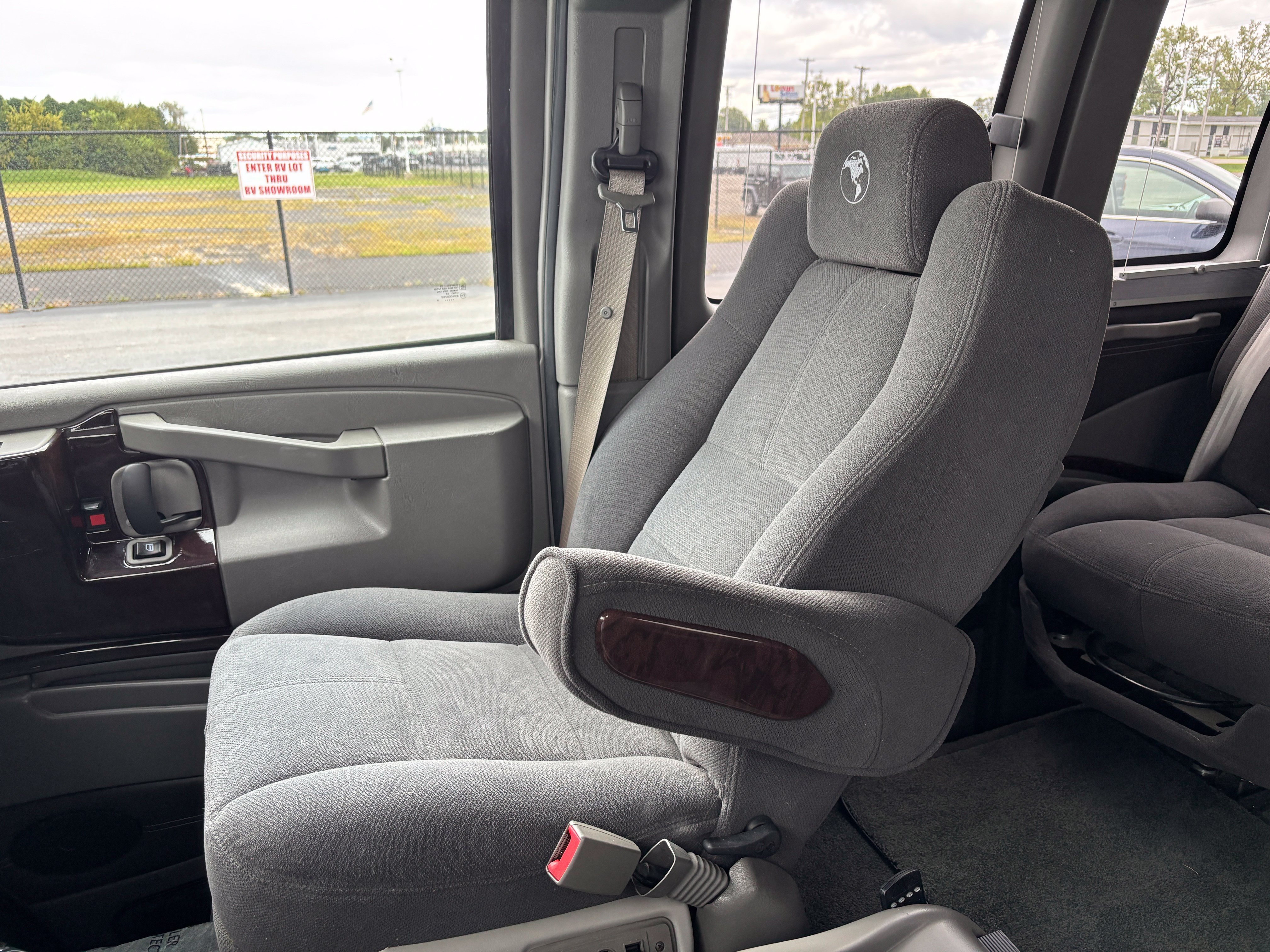 Used 2019 Chevrolet Express 2500 w/ Enhanced Convenience Package RWD image 35