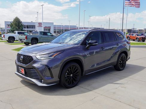 Certified 2024 Toyota Highlander XSE image 4