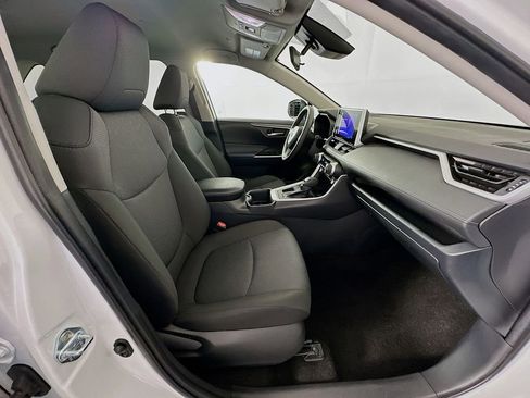 Certified 2025 Toyota RAV4 XLE image 28