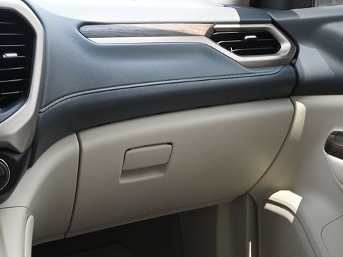 Used 2023 GMC Acadia Denali AWD/4WD image 9