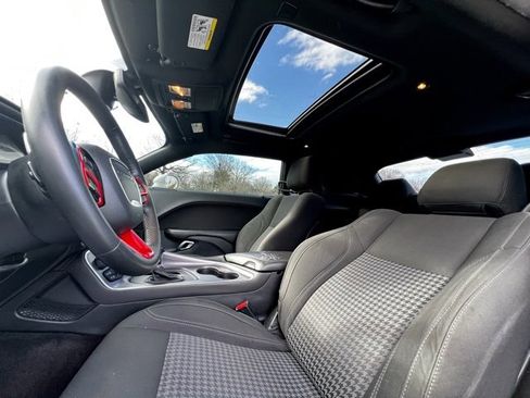 Used 2018 Dodge Challenger SXT image 34