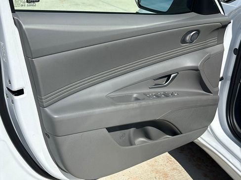 Certified 2025 Hyundai Elantra Sport FWD image 10
