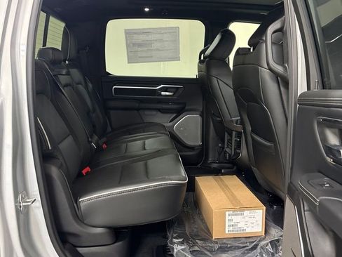 New 2026 RAM 1500 Laramie AWD/4WD image 32