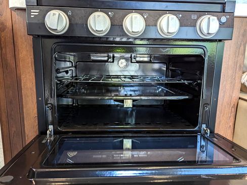 Used 2019 Chevrolet Express 4500 w/ RV Package image 53