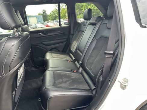 Used 2024 Jeep Grand Cherokee Altitude AWD/4WD image 26