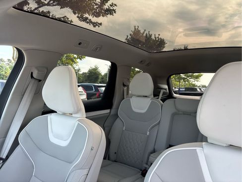 Used 2025 Volvo EX90 Ultra AWD/4WD image 34