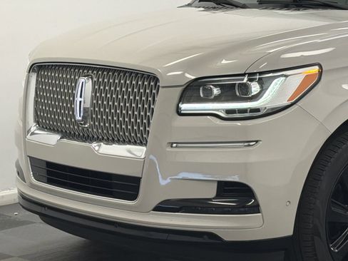 Used 2023 Lincoln Navigator Reserve AWD/4WD image 2