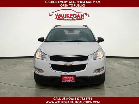 Used 2012 Chevrolet Traverse LS FWD image 2
