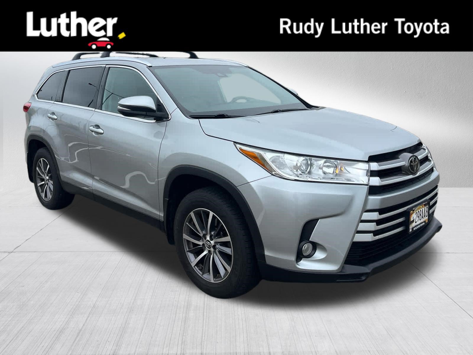 Used 2019 Toyota Highlander XLE AWD/4WD image 1