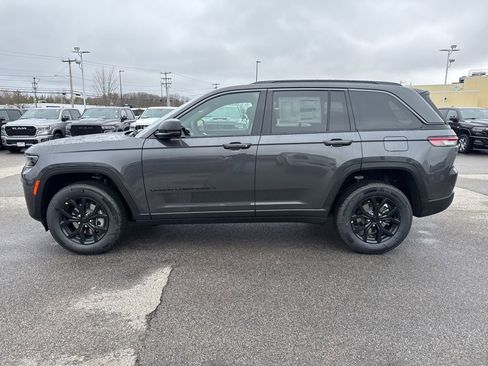 New 2026 Jeep Grand Cherokee Altitude image 2