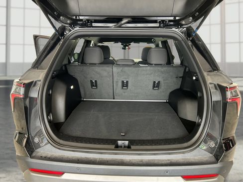 Used 2026 Chevrolet Equinox LT FWD image 11