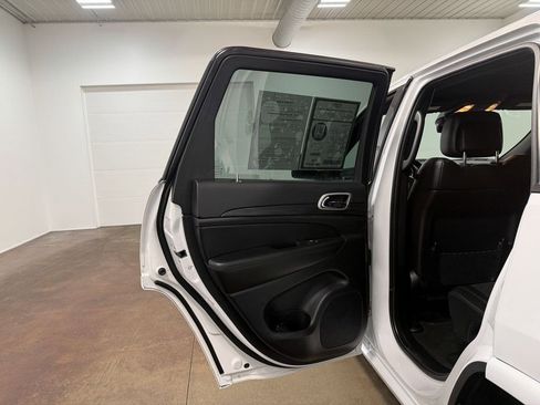 Used 2022 Jeep Grand Cherokee Altitude image 46