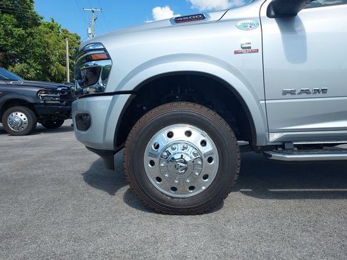 New 2026 RAM 4500 4x4 Crew Cab DRW w/ Laramie Trim Package image 25
