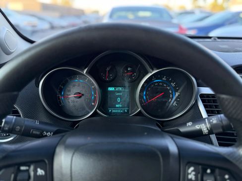 Used 2015 Chevrolet Cruze LT image 11