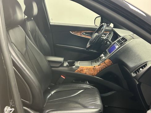 Used 2019 Lincoln Nautilus Reserve image 17