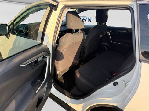 Used 2022 Toyota RAV4 LE w/ Carpet Mat Package (TMS) FWD image 9