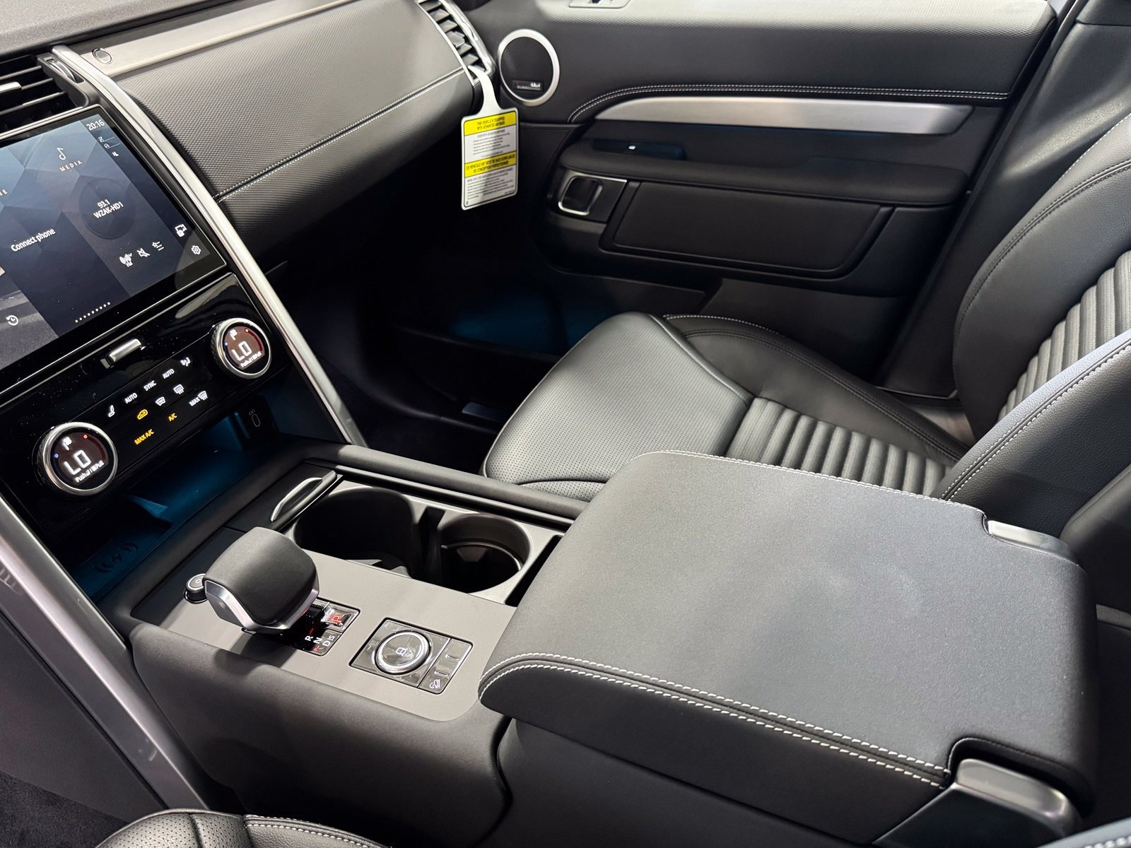 New 2026 Land Rover Discovery Limited Edition AWD/4WD image 15
