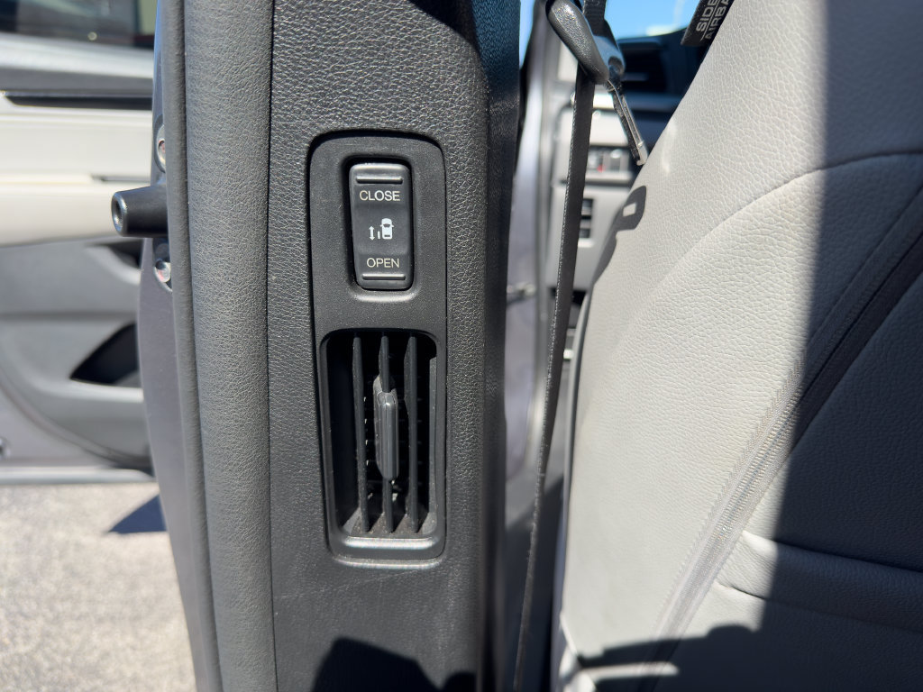 Used 2018 Honda Odyssey Elite image 23