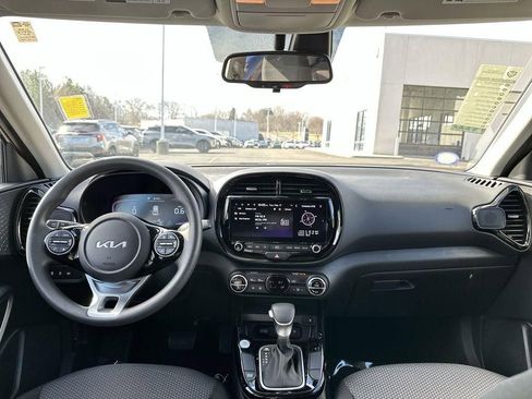 Used 2025 Kia Soul S FWD image 32