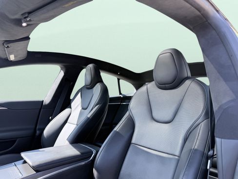 Used 2023 Tesla Model S Plaid image 32