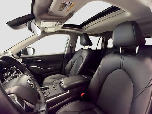 Certified 2025 Toyota Highlander XLE FWD image 20